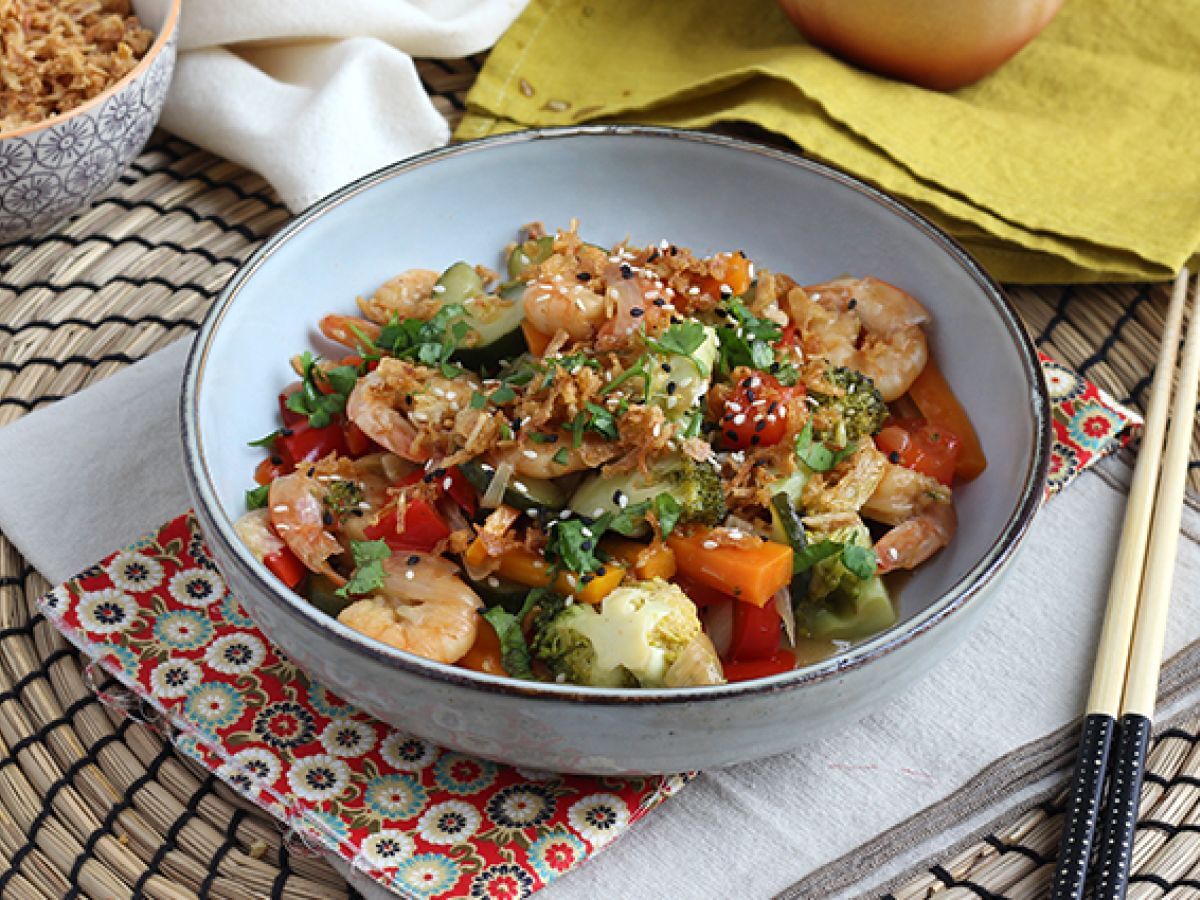 Vegetabilisk wok med räkor - foto 6