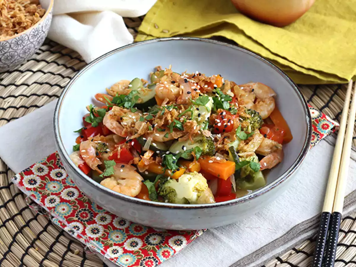Vegetabilisk wok med räkor - foto 6