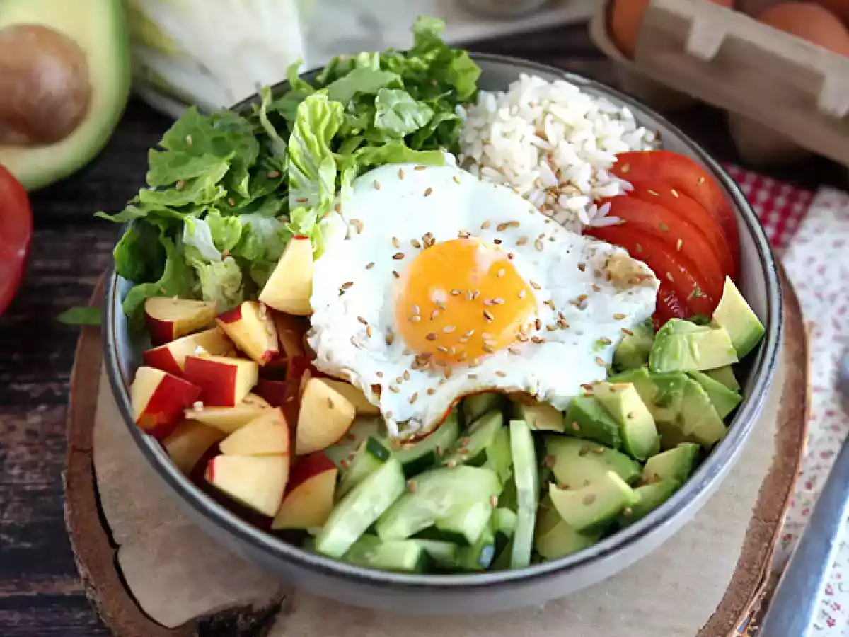 Vegetarisk Buddha bowl - En vackert balanserad och färgstark sallad!