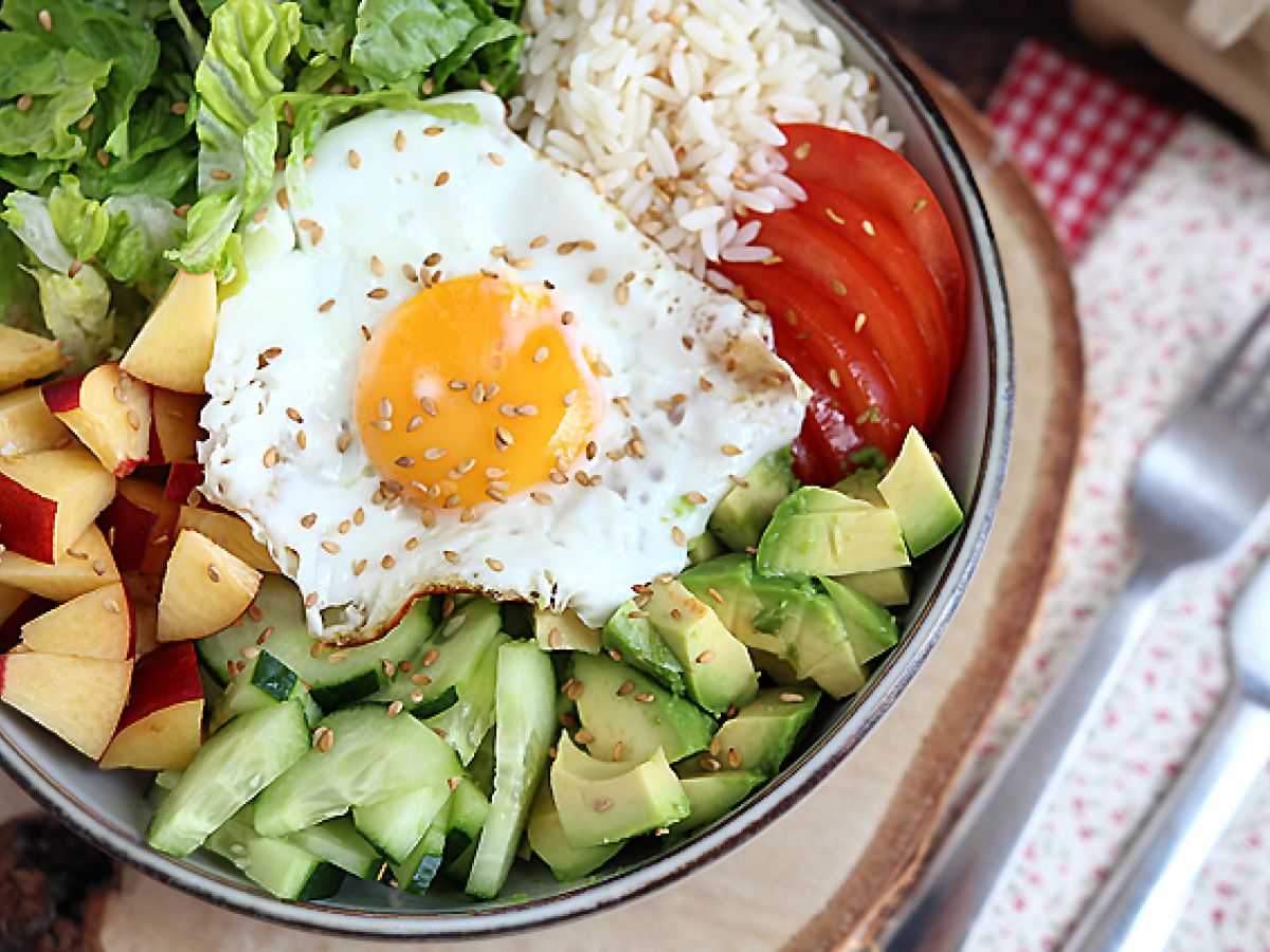 Vegetarisk Buddha bowl - En vackert balanserad och färgstark sallad! - foto 4
