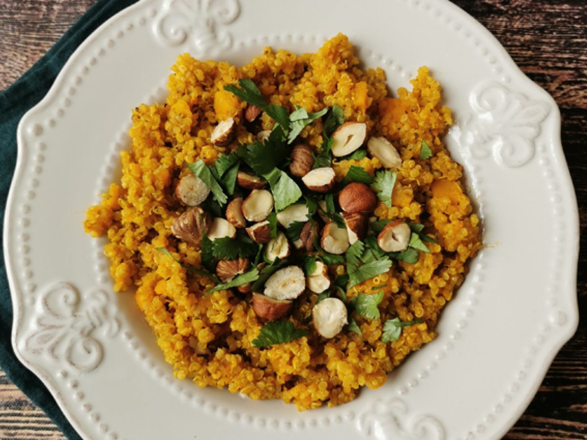 Vegetarisk risotto med quinoa, butternut, hasselnötter och koriander - Quinotto