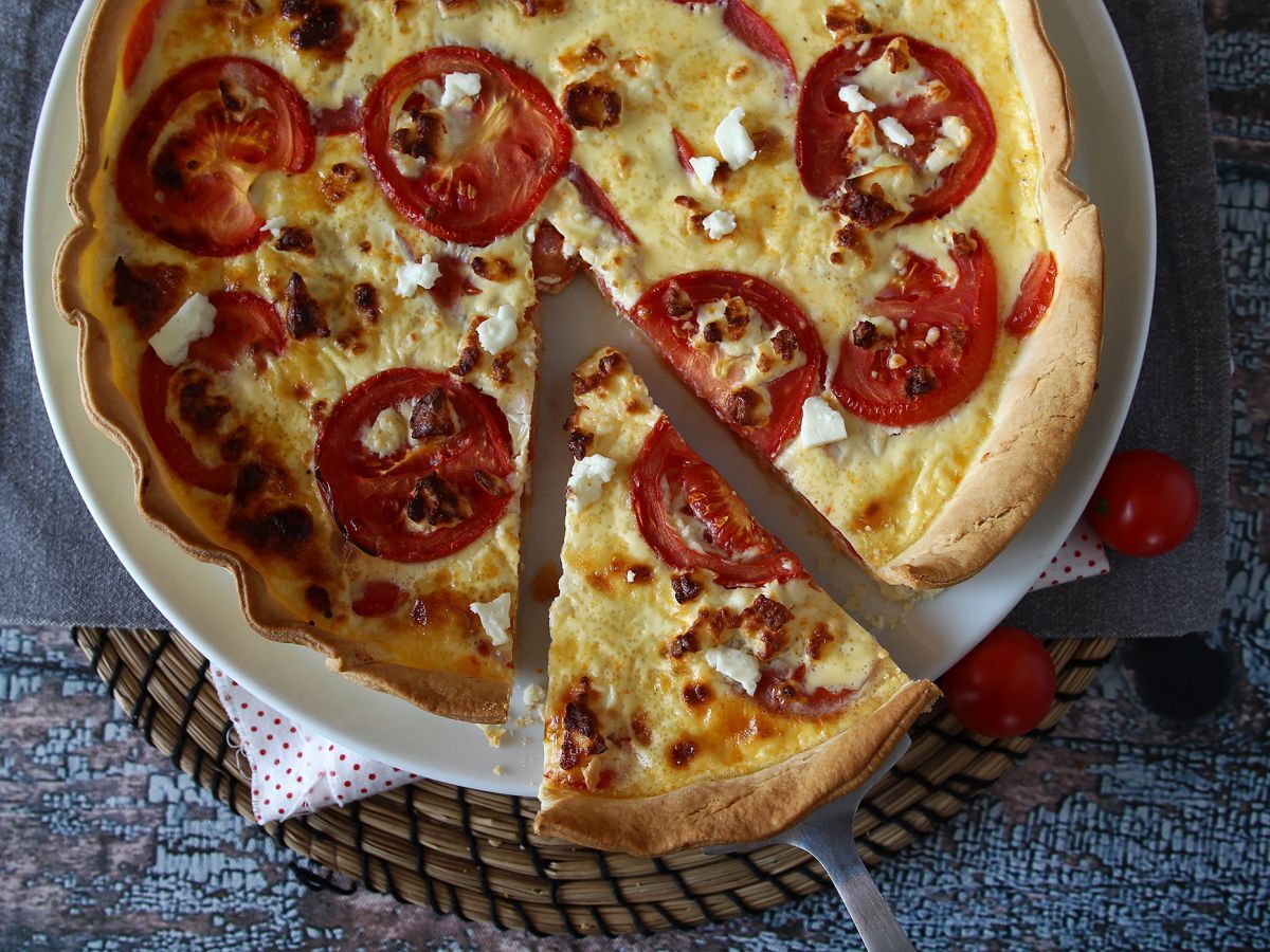 Vegetarisk tomat- och fetaquiche, perfekt att ta med på picknicken! - foto 2