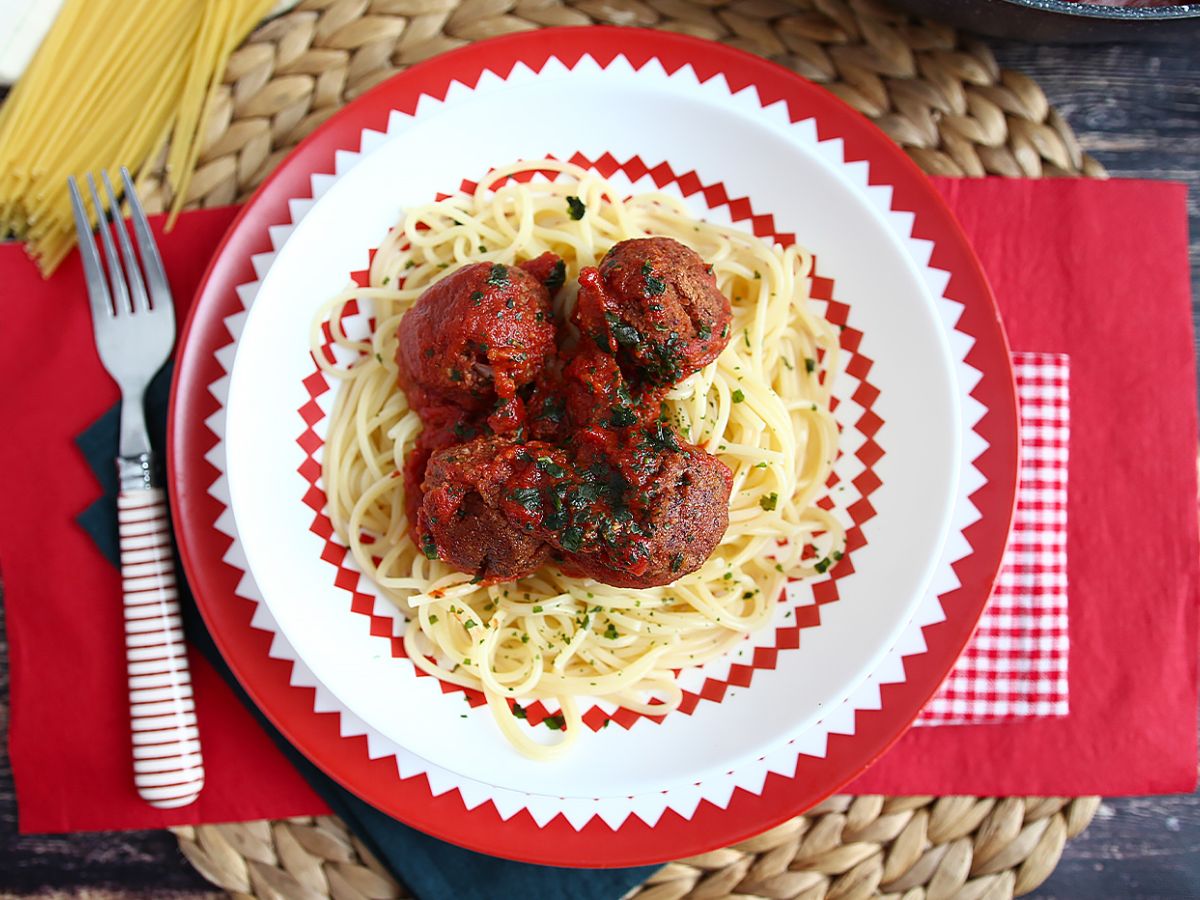 Vegetariska köttbullar av seitan med tomatsås - foto 3