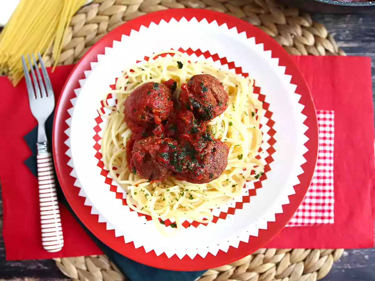 Vegetariska köttbullar av seitan med tomatsås - foto 3