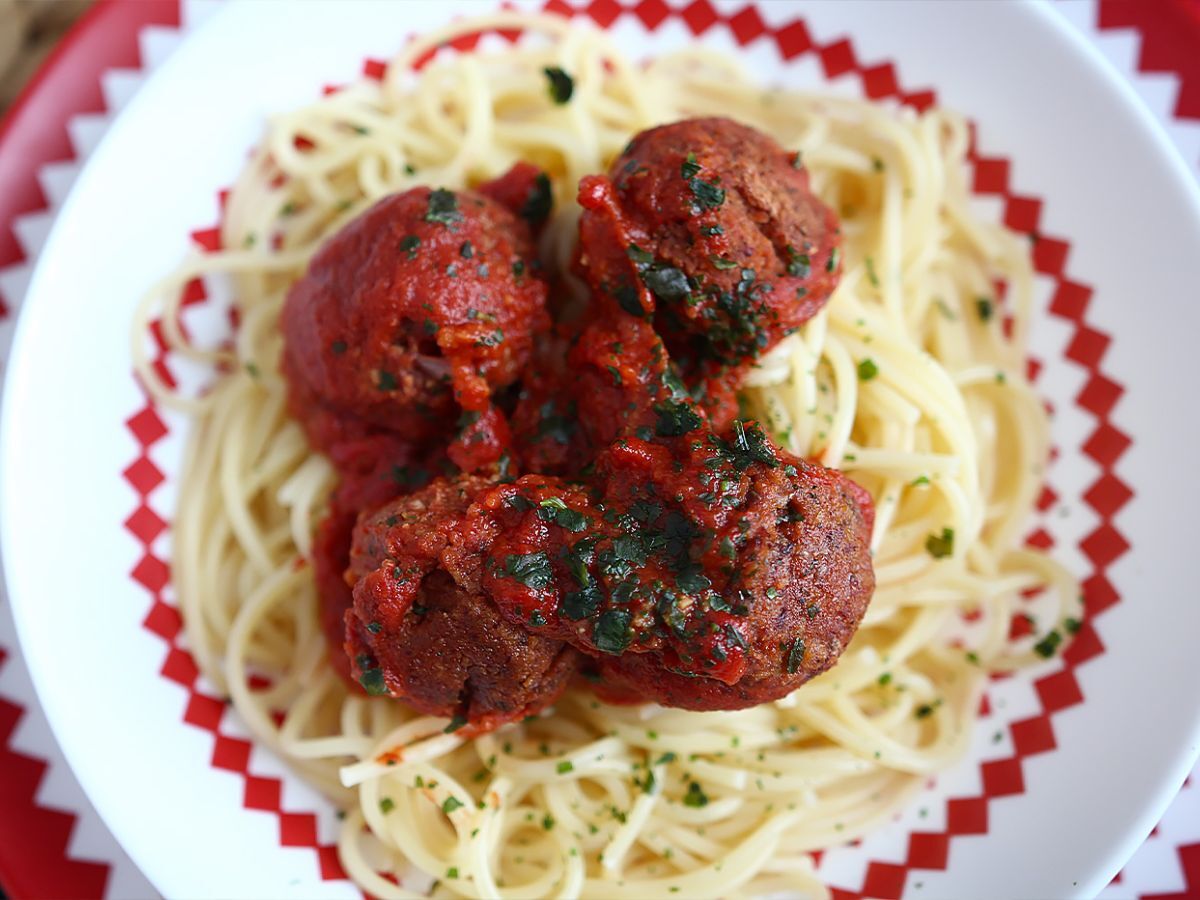 Vegetariska köttbullar av seitan med tomatsås - foto 4