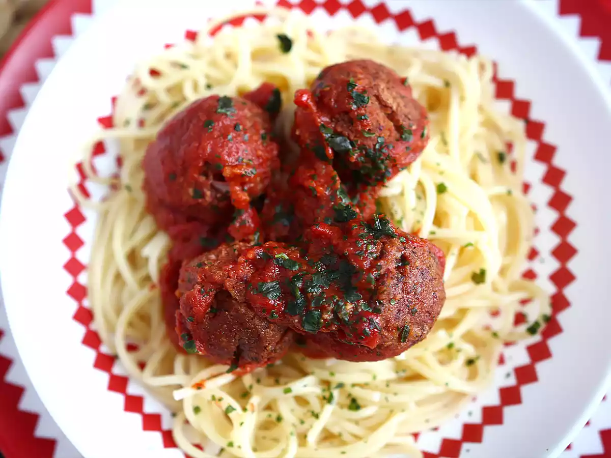 Vegetariska köttbullar av seitan med tomatsås - foto 4