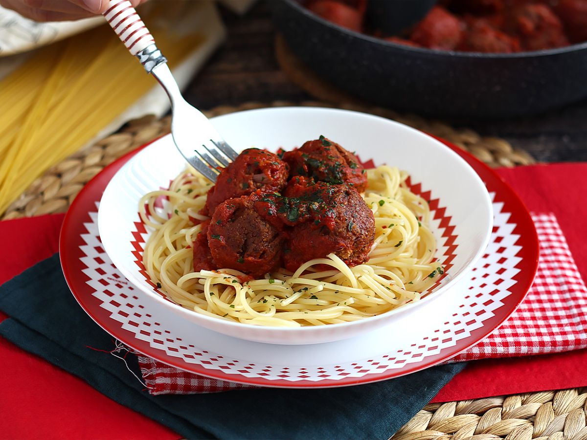 Vegetariska köttbullar av seitan med tomatsås - foto 5