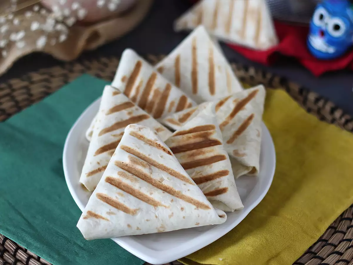Vegetariska samosas av tortillas