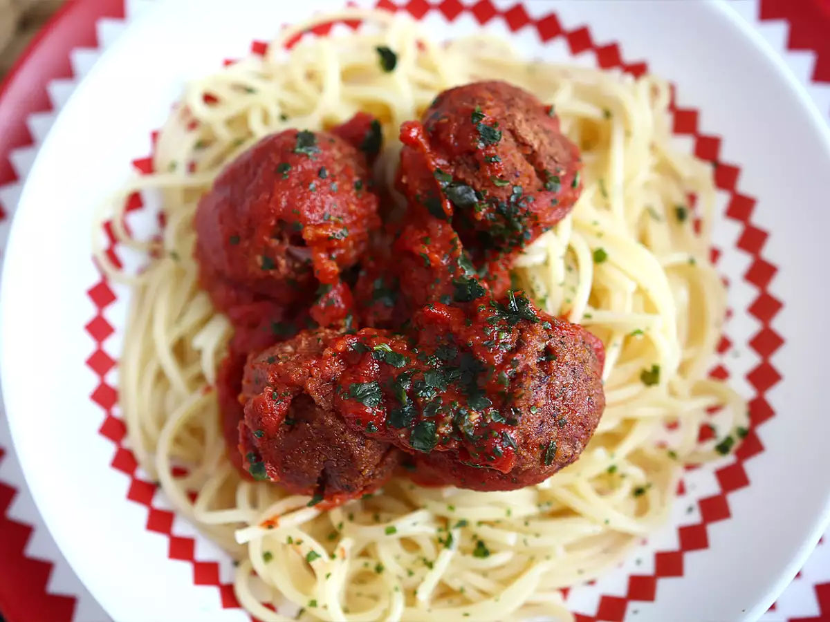 Vegetariska seitanbullar med tomatsås - foto 4