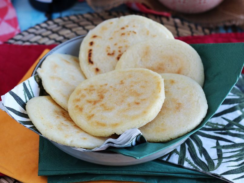 Venezuelanska arepas, glutenfria brödrullar gjorda på bara 3 ingredienser