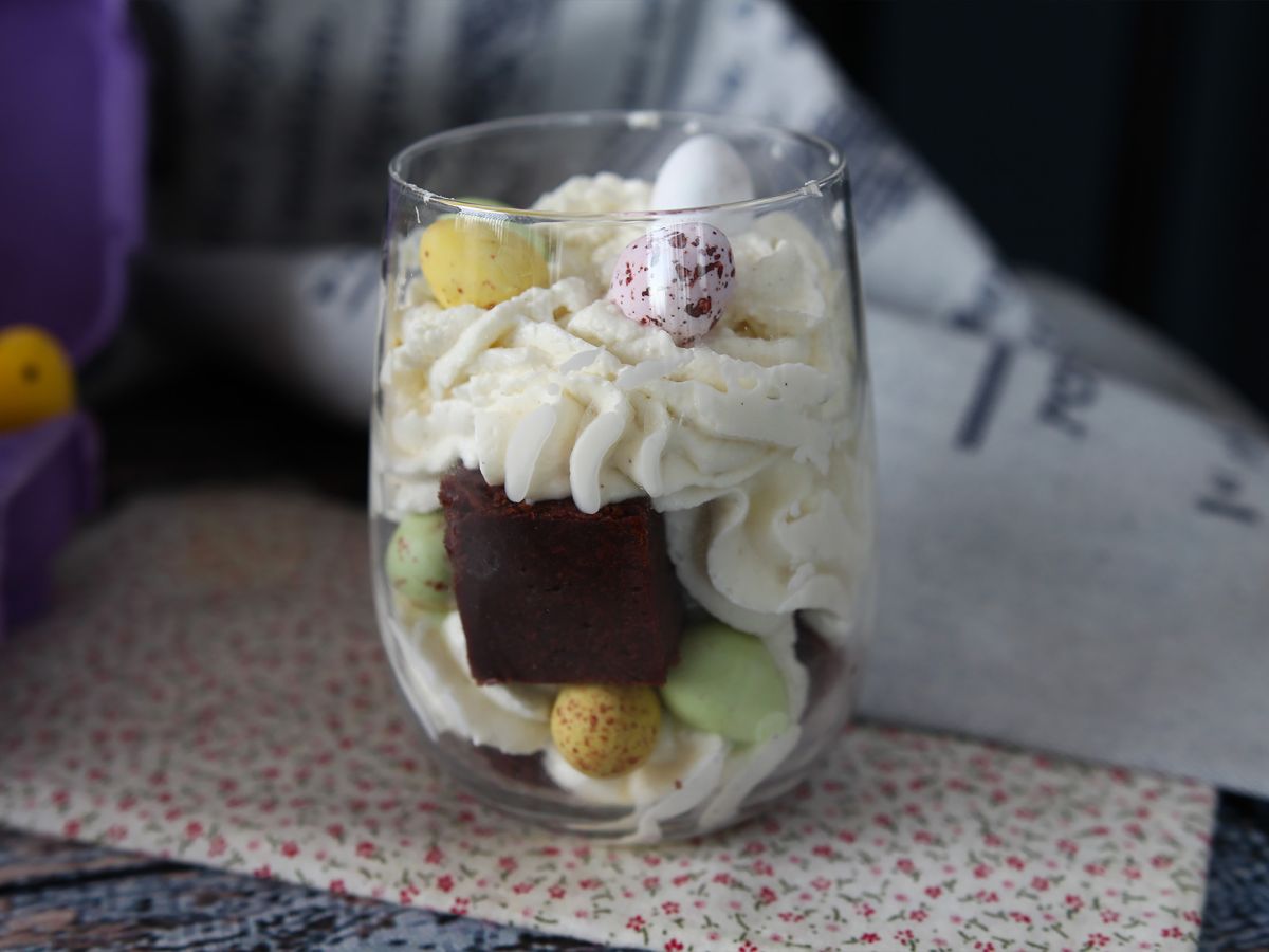 Verriner med påskbrownie och vispgrädde - foto 2