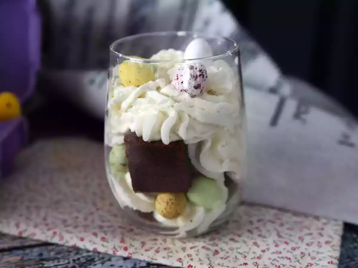 Verriner med påskbrownie och vispgrädde - foto 2