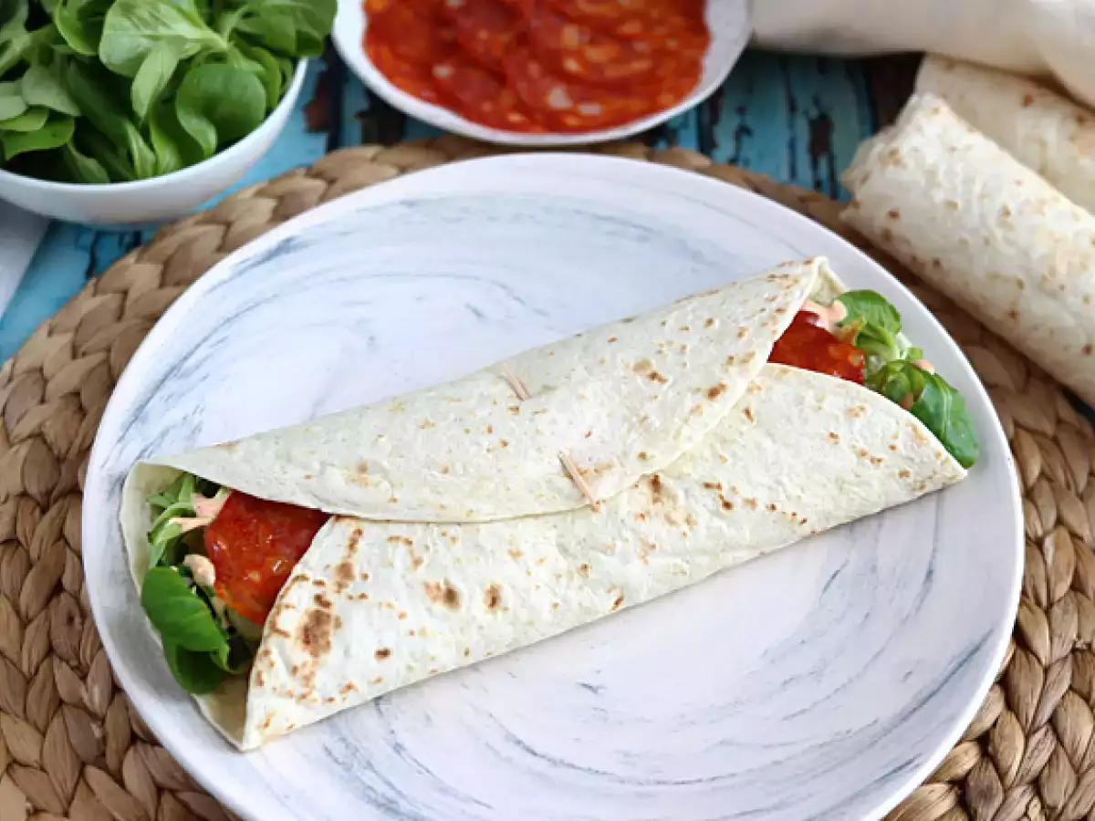 Wrap med chorizo, avokado och tomater - foto 2