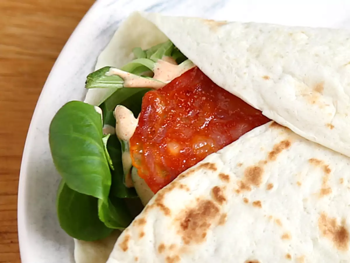 Wrap med chorizo, avokado och tomater - foto 4