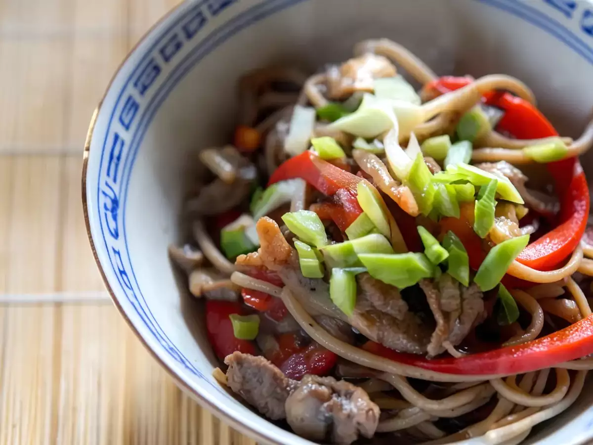 Yakisoba med nötkött