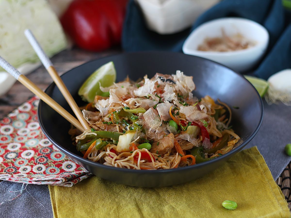 Yakisoba, wokade nudlar med grönsaker