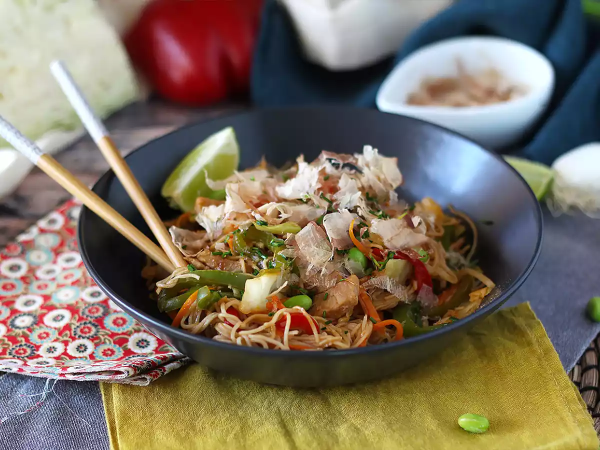 Yakisoba, wokade nudlar med grönsaker