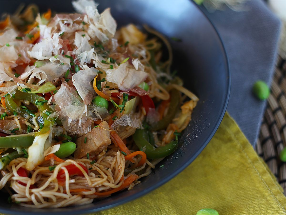 Yakisoba, wokade nudlar med grönsaker - foto 2