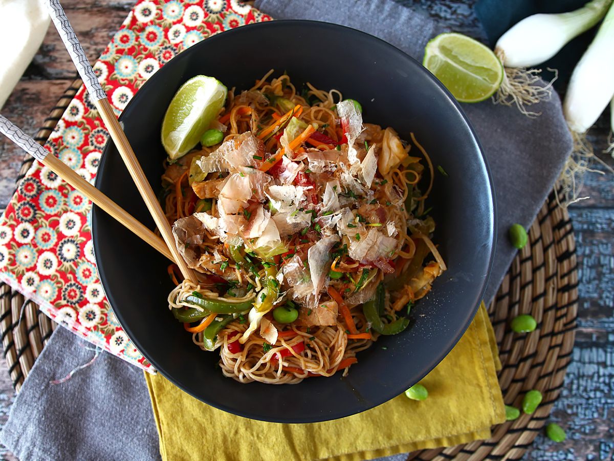 Yakisoba, wokade nudlar med grönsaker - foto 3