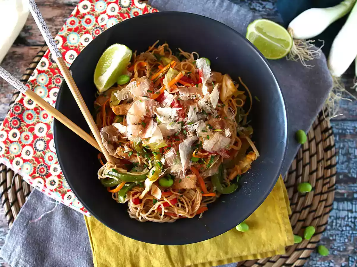 Yakisoba, wokade nudlar med grönsaker - foto 3