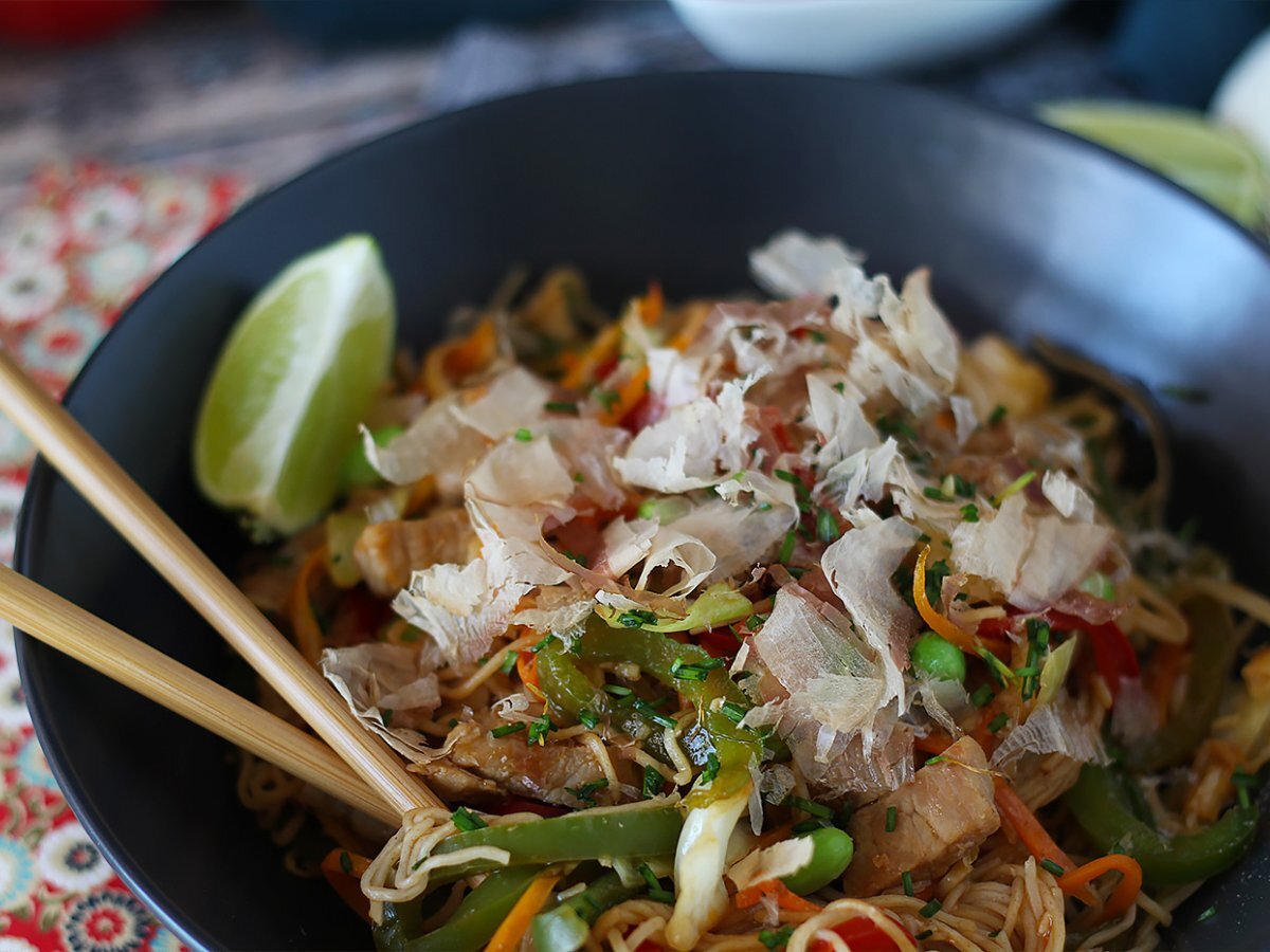 Yakisoba, wokade nudlar med grönsaker - foto 4