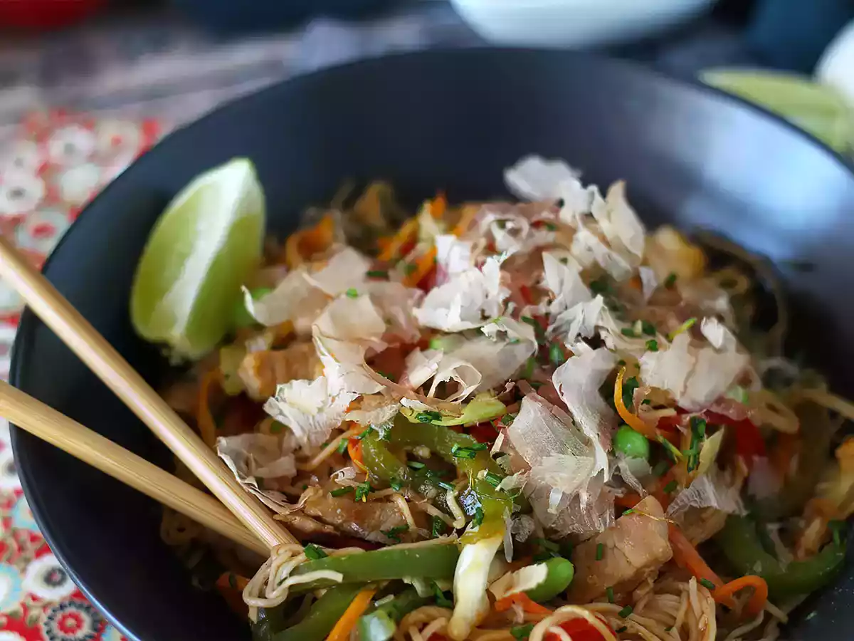 Yakisoba, wokade nudlar med grönsaker - foto 4