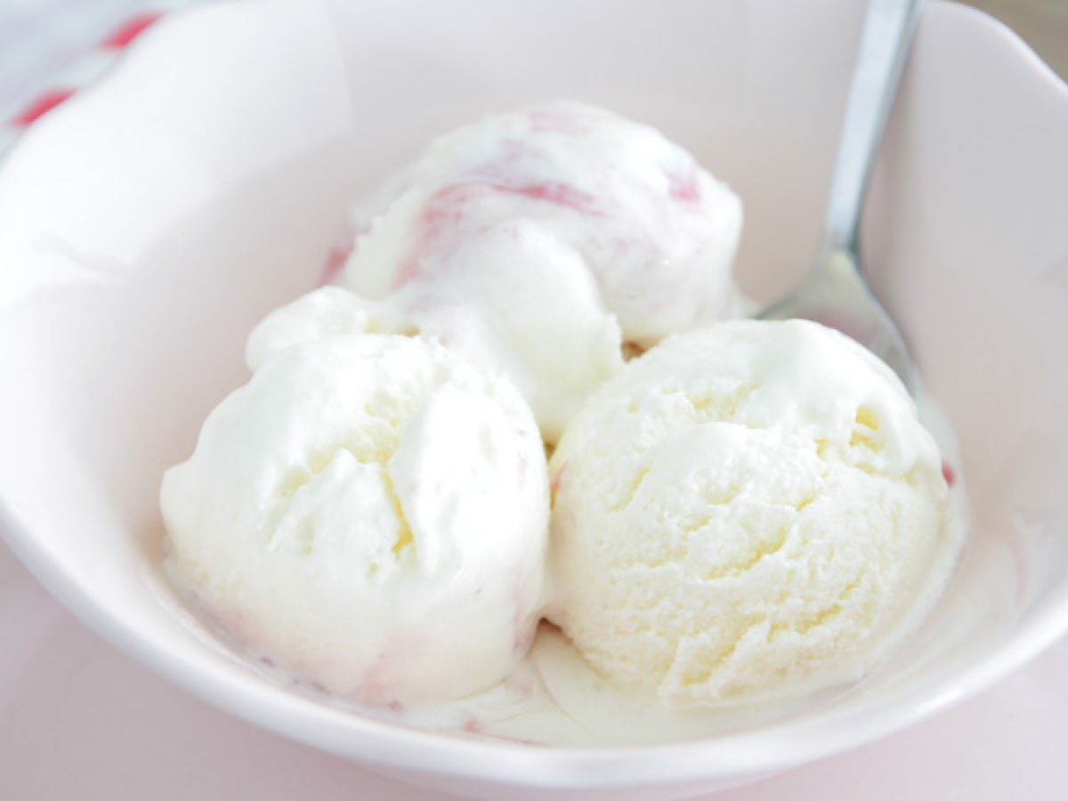 Yoghurt- och hallonglass - foto 4