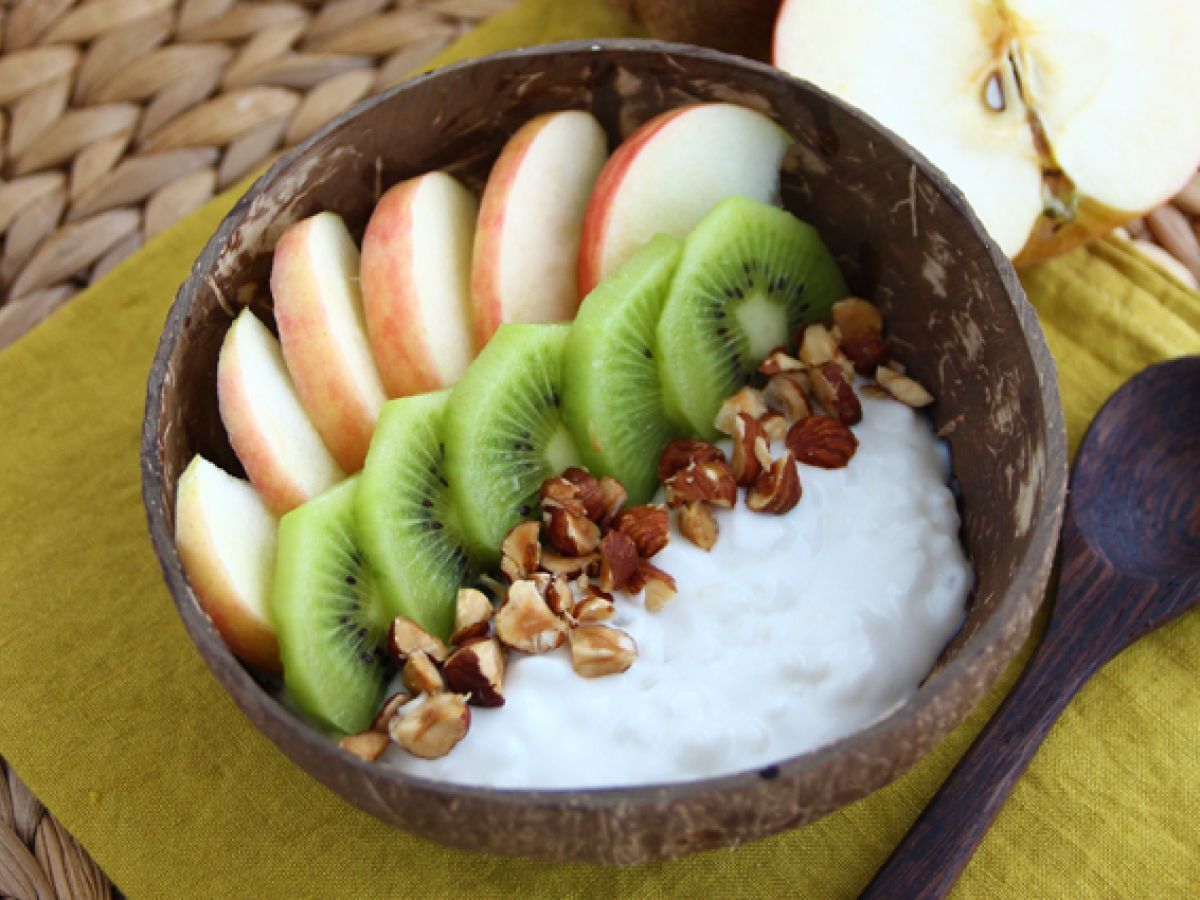 Yoghurtsnacks med kokos, äpple, kiwi och hasselnötter - foto 3