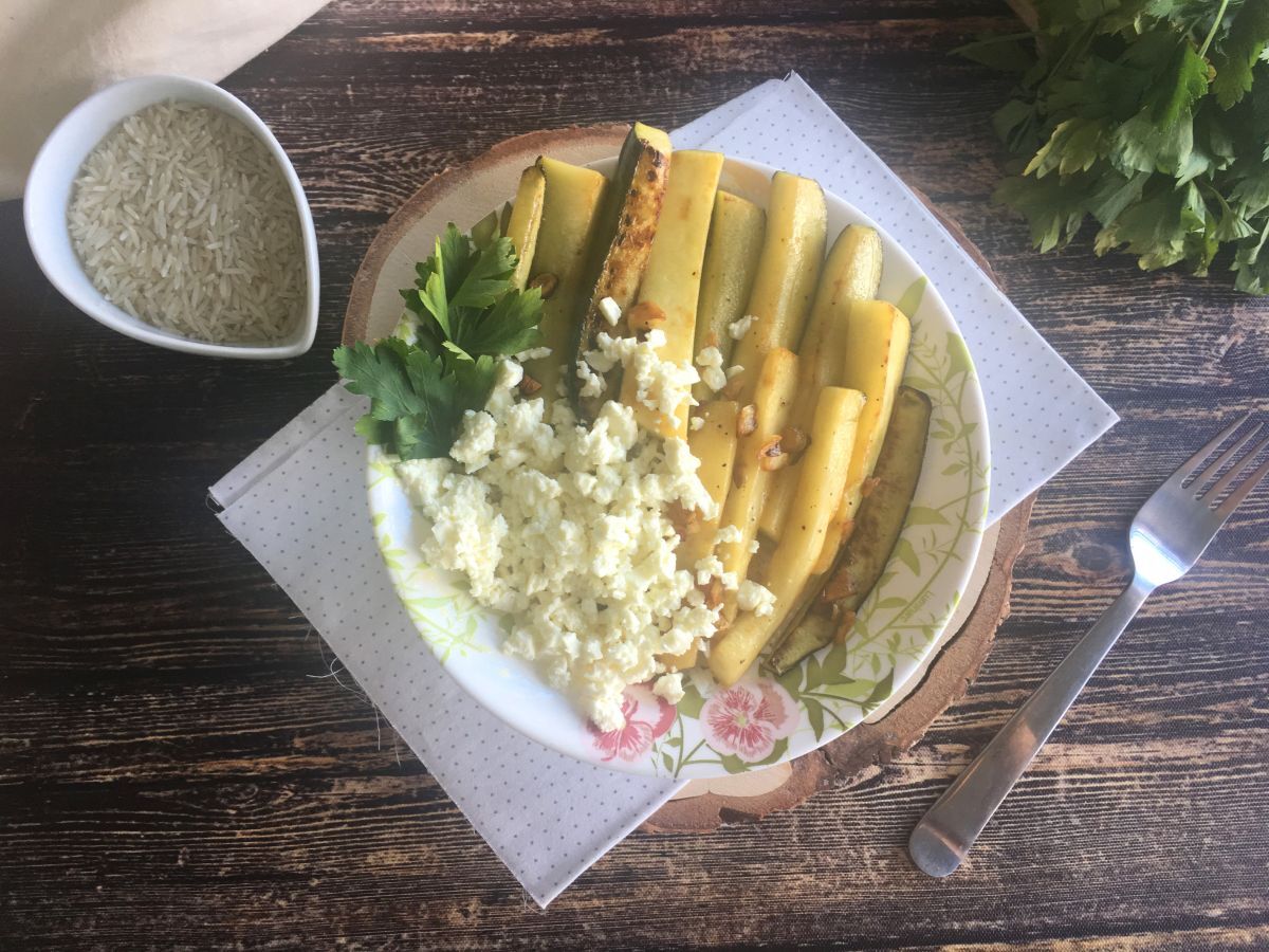 Zucchini med citron och fetaost