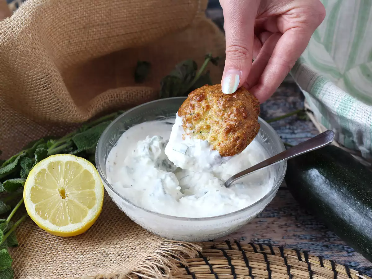 Zucchinifritters i airfryer med yoghurt- och fetaostsås - foto 3