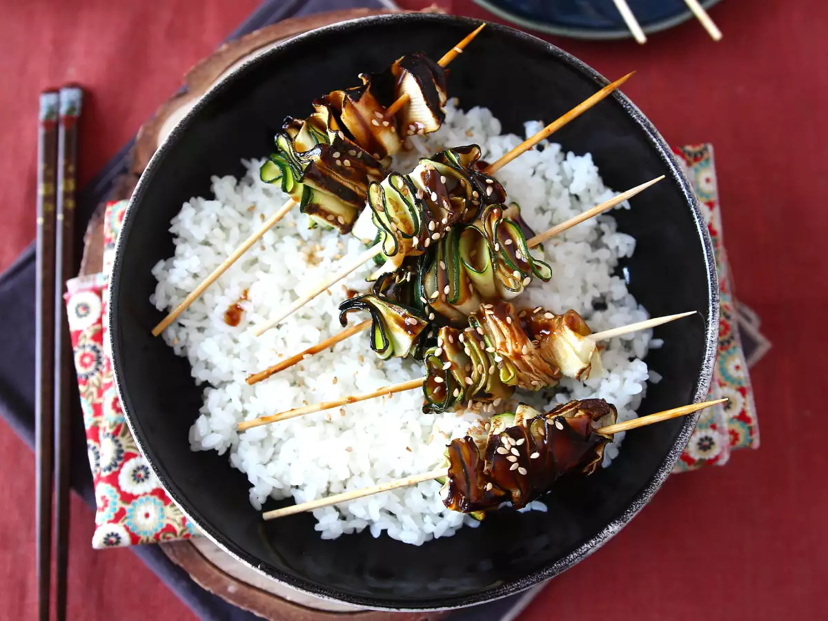 Zucchinikebab med en god, kryddig asiatisk sås - foto 2