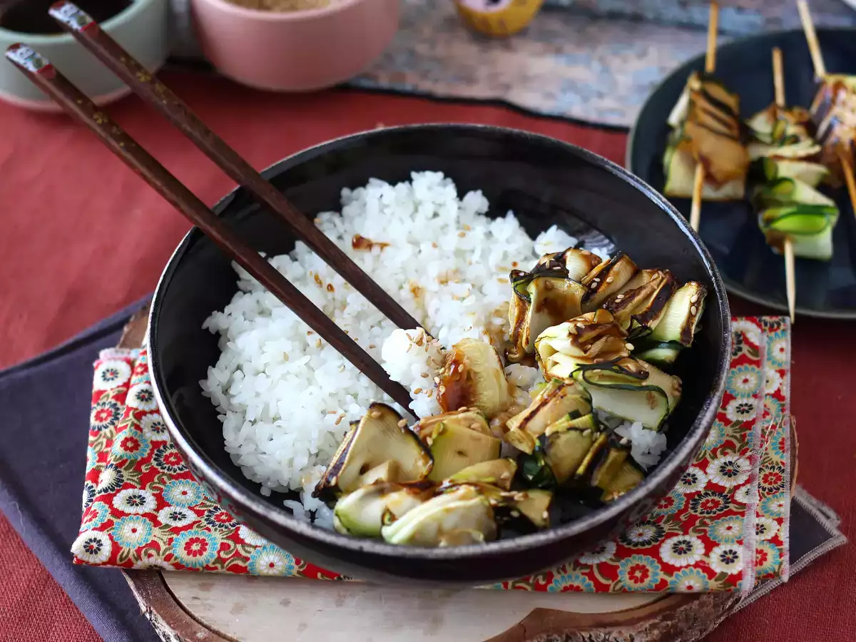 Zucchinikebab med en god, kryddig asiatisk sås - foto 3