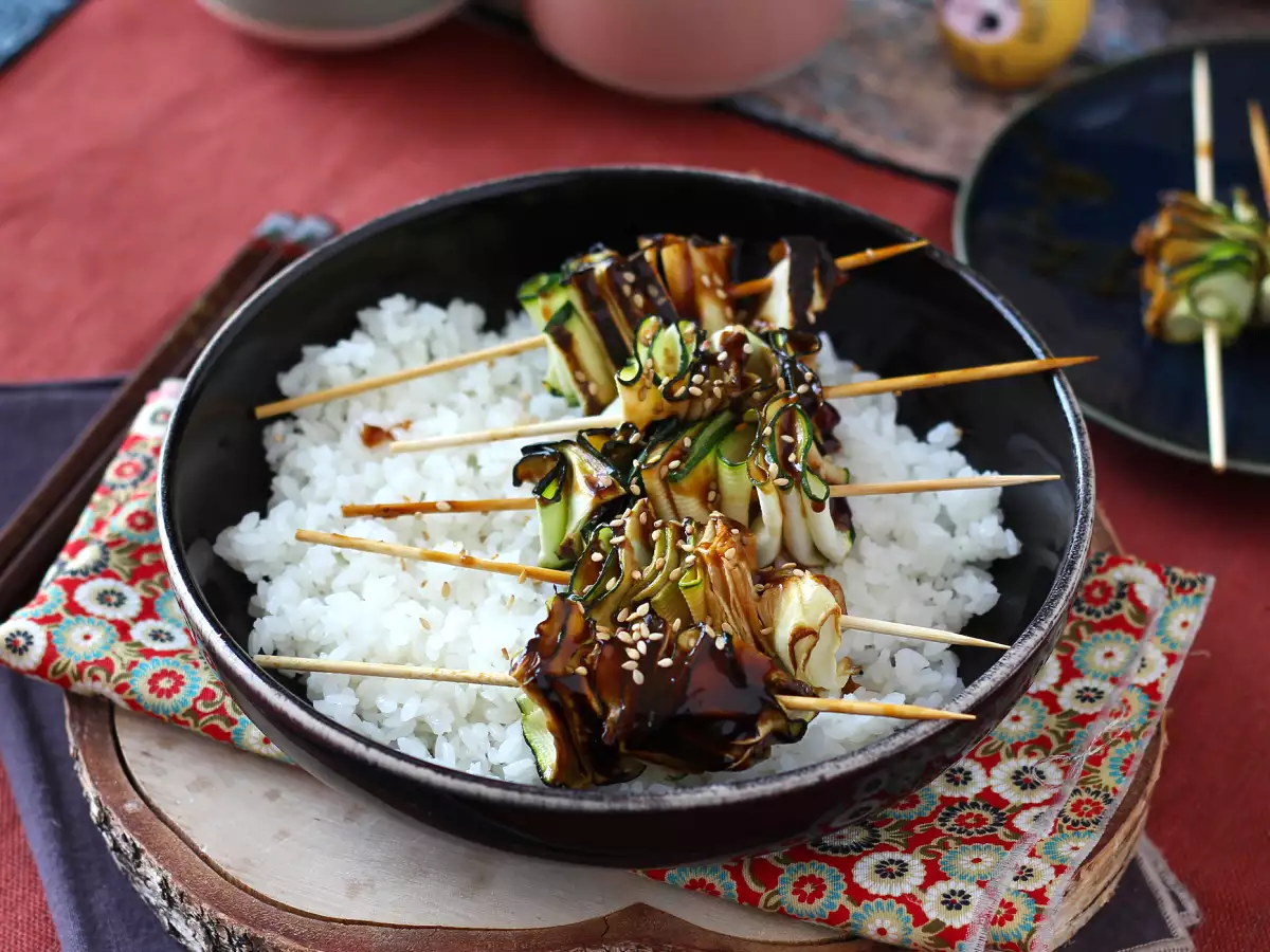 Zucchinikebab med en god, kryddig asiatisk sås - foto 4