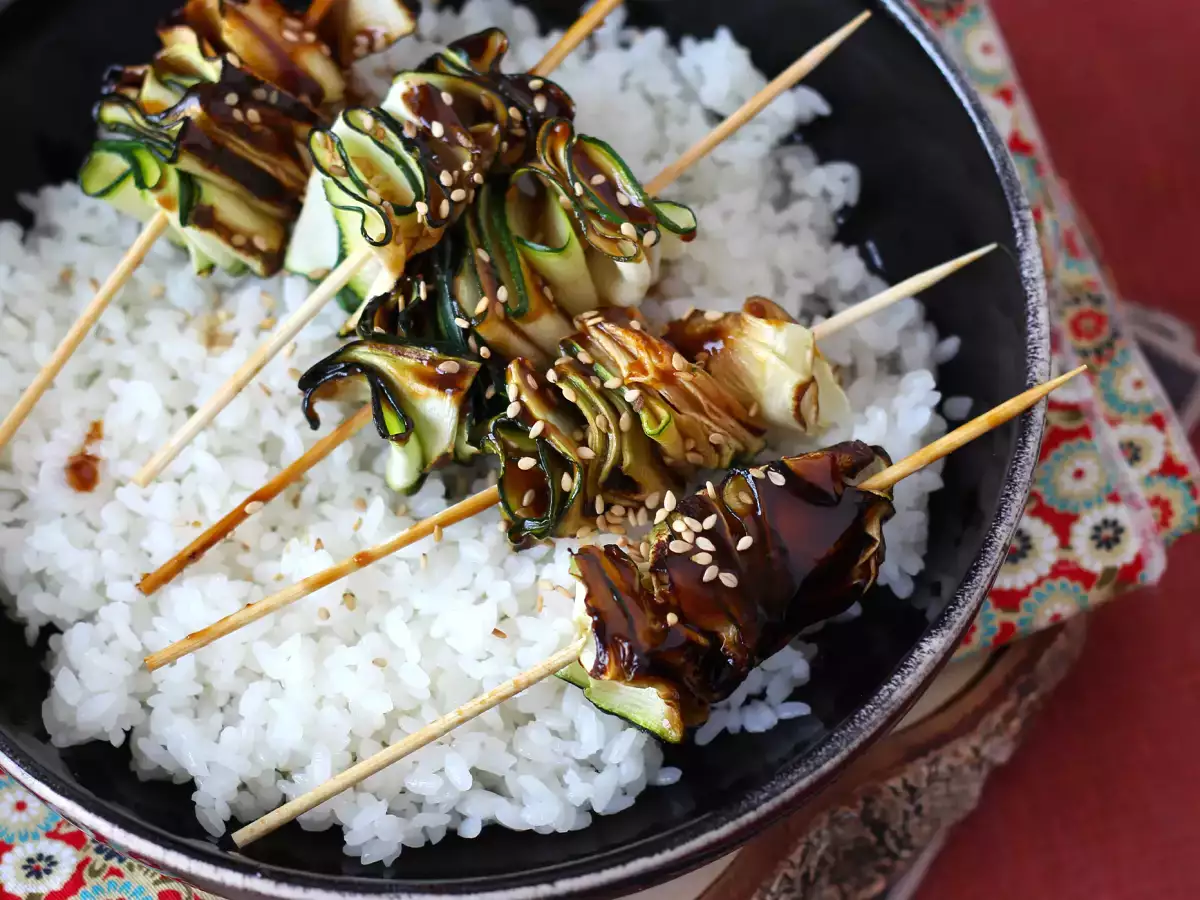 Zucchinikebab med en god, kryddig asiatisk sås - foto 5