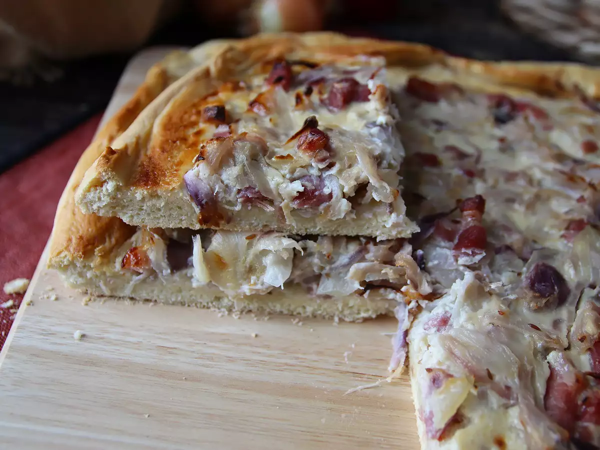 Zwiebelkuchen: den tyska lökpajen med mjukstekt lök och bacon - foto 3