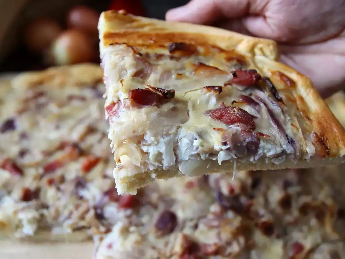 Zwiebelkuchen: den tyska lökpajen med mjukstekt lök och bacon - foto 4