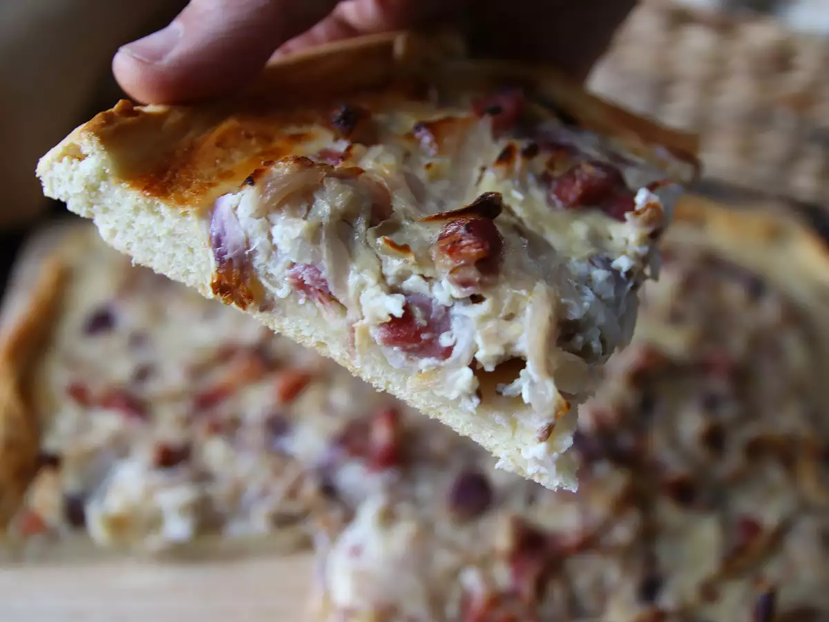 Zwiebelkuchen: den tyska lökpajen med mjukstekt lök och bacon - foto 5